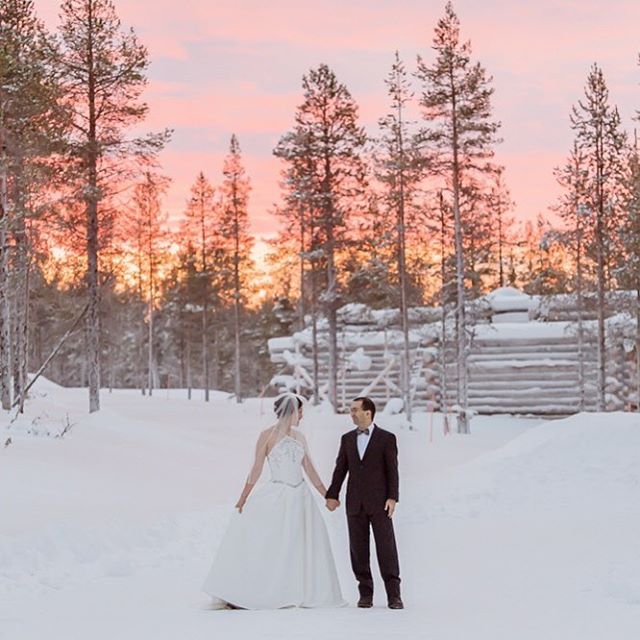 Make sure you check out the blog tomorrow with this magical elopement in Finland from @youradventurewedding 
#winterwedding #winterelopement #finland #lapland #laplandwedding #adventurewedding #wanderlust #wanderlustwedding #wearethewanderers #travel #destinationwedding #finlandwedding