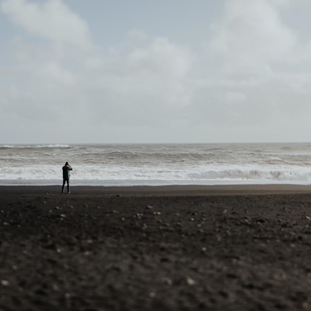 Sometimes nature likes to show us just how small we really are. Photo @wildconnectionsphoto .
.
.
#iceland #icelandtravel #icelandadventure #icelandicadventure #visiticeland #blackbeach #icelandblackbeach #bigworldsmallpeople #wonderfulworld #wanderlust #adventuretravel #adventureholiday #activeholiday #hikingholiday #explore #wildlandscapes #nature #beach #waves #nordicadventure #icelandair #mystopover #offtoiceland #adventurewedding #adventure #inspiredbyiceland #exploreiceland #beautifuldestinations #outdoors #europe